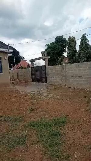 Nyumba ya vyumba vitatu inauzwa Kibaha Tanita, Pwani (750 sqm) Nyumba ya vyumba vitatu inauzwa Kibaha Tanita, Pwani (750 sqm)