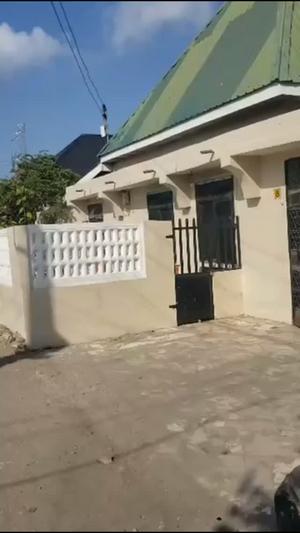 Nyumba ya vyumba vitatu inauzwa Magomeni Mikumi Ifunda, Dar Es Salaam (309 sqm) Nyumba ya vyumba vitatu inauzwa Magomeni Mikumi Ifunda, Dar Es Salaam (309 sqm)