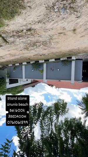 3 Bedrooms House for Rent in Ununio Beach, Dar Es Salaam