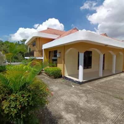 Nyumba ya vyumba 6 inauzwa Mbezi Kwa Msuguri, Dar Es Salaam (1000 sqm)