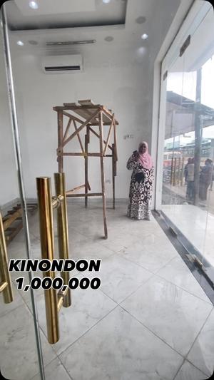 Duka linapangishwa Kinondoni, Dar Es Salaam
