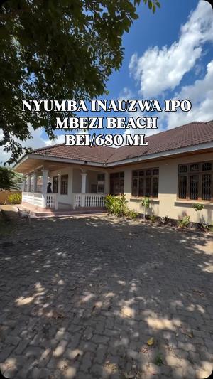 Nyumba ya vyumba vinne inauzwa Mbezi Beach, Dar Es Salaam (1000 sqm) Nyumba ya vyumba vinne inauzwa Mbezi Beach, Dar Es Salaam (1000 sqm)