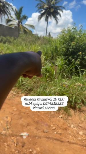 Kiwanja kinauzwa Madale, Dar Es Salaam sqm 200