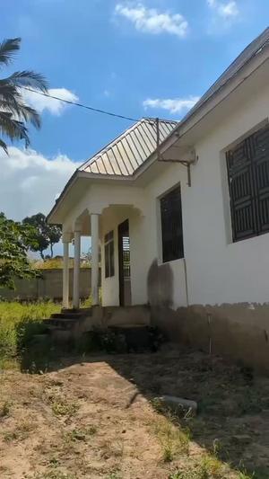 Nyumba ya vyumba vitatu inauzwa Kibaha Maili Moja, Pwani (700 sqm)