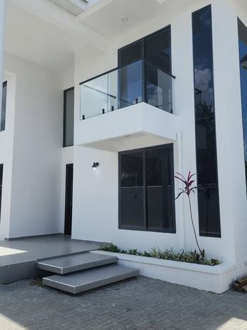 Nyumba ya vyumba vinne inauzwa Kijitonyama, Dar Es Salaam (400 sqm)
