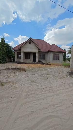 3 Bedrooms House for Sale in Pugu Kinyamwezi, Dar Es Salaam (1300 sqm) 3 Bedrooms House for Sale in Pugu Kinyamwezi, Dar Es Salaam (1300 sqm)