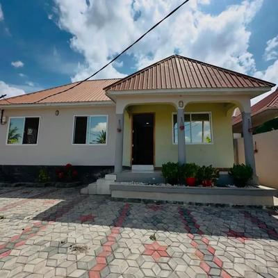 Nyumba ya vyumba vitatu inauzwa Kinyerezi Mwisho Kisungu, Dar Es Salaam (500 sqm)