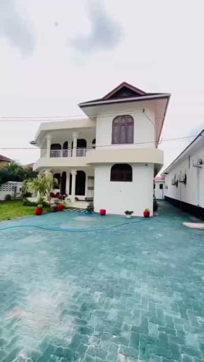 Nyumba (Furnished) ya vyumba vitano inapangishwa Mbezi Beach, Dar Es Salaam