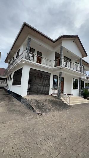 Nyumba ya vyumba vitano inapangishwa Mbezi Beach, Dar Es Salaam
