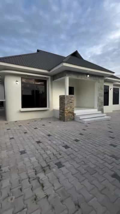 4 Bedrooms House for Sale in Mbweni Ubungo, Dar Es Salaam (700 sqm) 4 Bedrooms House for Sale in Mbweni Ubungo, Dar Es Salaam (700 sqm)