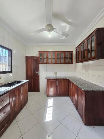 Villa ya vyumba viwili inapangishwa Mikocheni, Dar Es Salaam Villa ya vyumba viwili inapangishwa Mikocheni, Dar Es Salaam