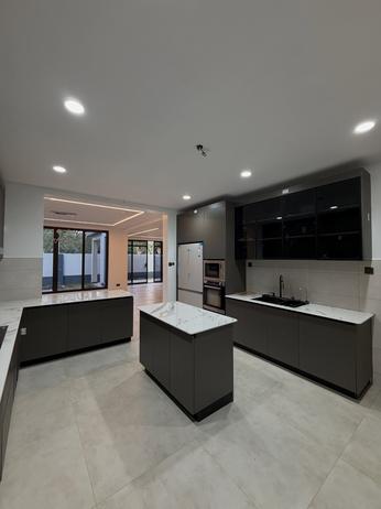 Villa ya vyumba vinne inapangishwa Oysterbay, Dar Es Salaam Villa ya vyumba vinne inapangishwa Oysterbay, Dar Es Salaam