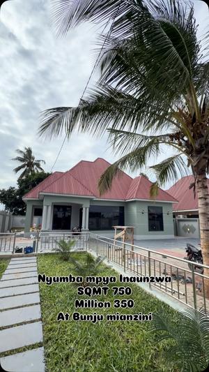 Nyumba ya vyumba vinne inauzwa Bunju Mianzini, Dar Es Salaam (750 sqm) Nyumba ya vyumba vinne inauzwa Bunju Mianzini, Dar Es Salaam (750 sqm)