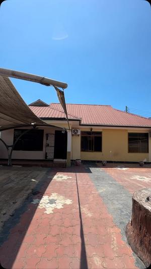 Nyumba ya vyumba vitatu inapangishwa Ununio Beach, Dar Es Salaam