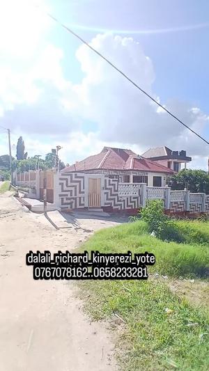 Nyumba ya vyumba vinne inauzwa Tabata Kinyerezi, Dar Es Salaam (1000 sqm) Nyumba ya vyumba vinne inauzwa Tabata Kinyerezi, Dar Es Salaam (1000 sqm)