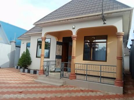 3 Bedrooms House for Rent in Nyamuhongolo, Mwanza