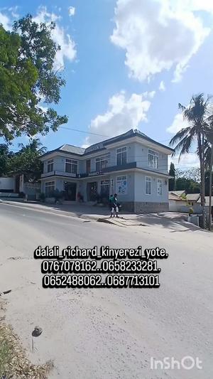 Nyumba ya vyumba viwili inauzwa Tabata Kinyerezi Mbuyuni, Darajani, Dar Es Salaam (400 sqm) Nyumba ya vyumba viwili inauzwa Tabata Kinyerezi Mbuyuni, Darajani, Dar Es Salaam (400 sqm)