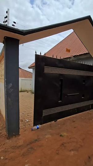Nyumba ya vyumba vitatu inauzwa Mbezi Msumi, Dar Es Salaam (300 sqm) Nyumba ya vyumba vitatu inauzwa Mbezi Msumi, Dar Es Salaam (300 sqm)
