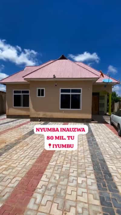 Nyumba ya vyumba vitatu inauzwa Iyumbu, Singida (700 sqm)