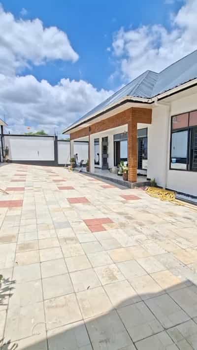 Nyumba ya vyumba vitatu inauzwa GOBA MAGETI, Dar Es Salaam (461 sqm)