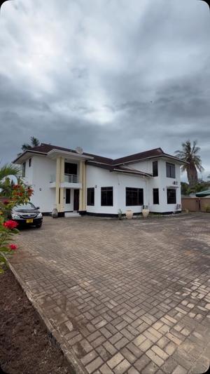 5 Bedrooms House for Rent in Mbezi Beach, Dar Es Salaam 5 Bedrooms House for Rent in Mbezi Beach, Dar Es Salaam