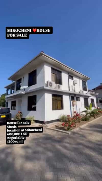 Nyumba ya vyumba vitano inauzwa Mikocheni, Dar Es Salaam (1200 sqm)
