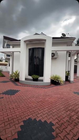 Nyumba (Furnished) ya vyumba vitano inapangishwa Mbezi Beach Shopazi, Dar Es Salaam Nyumba (Furnished) ya vyumba vitano inapangishwa Mbezi Beach Shopazi, Dar Es Salaam