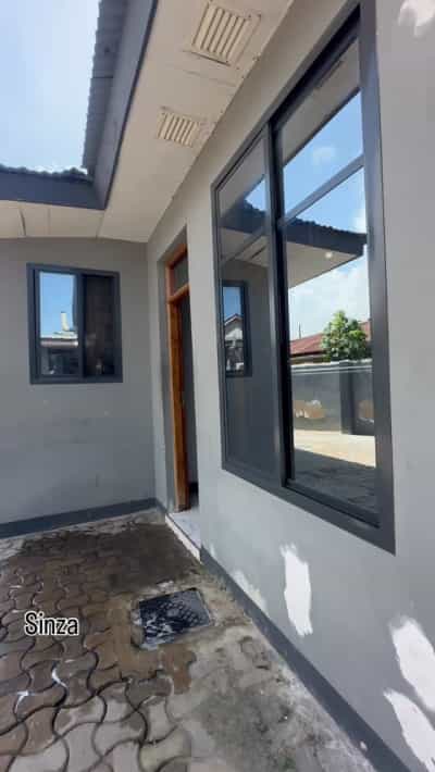 Ofisi inapangishwa Sinza, Dar Es Salaam