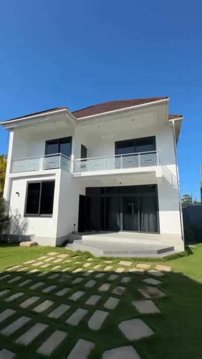 Nyumba (Furnished) ya vyumba vitatu inapangishwa Mbezi Beach, Dar Es Salaam Nyumba (Furnished) ya vyumba vitatu inapangishwa Mbezi Beach, Dar Es Salaam