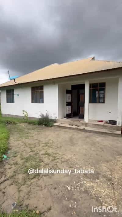 Kiwanja (Residential/Commercial) kinauzwa Kinyerezi Ulongoni, Dar Es Salaam (700 sqm)