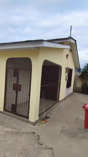 Nyumba ya vyumba vinne inapangishwa Sinza, Dar Es Salaam Nyumba ya vyumba vinne inapangishwa Sinza, Dar Es Salaam