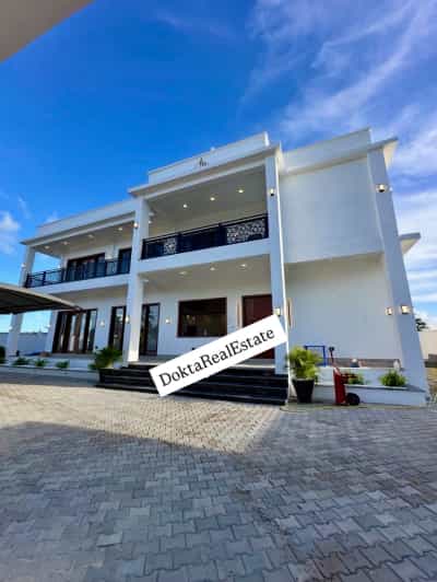 Nyumba ya vyumba vitano inauzwa Kigamboni Geza Ulole, Dar Es Salaam (810 sqm)