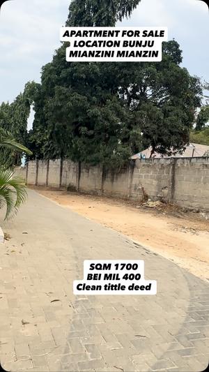Apartment ya vyumba vitatu inauzwa Bunju A Mianzini, Dar Es Salaam (1700 sqm) Apartment ya vyumba vitatu inauzwa Bunju A Mianzini, Dar Es Salaam (1700 sqm)