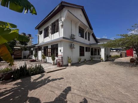 4 Bedrooms House for Rent in Msasani, Dar Es Salaam