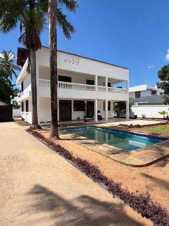 5 Bedrooms House for Rent in Masaki, Dar Es Salaam