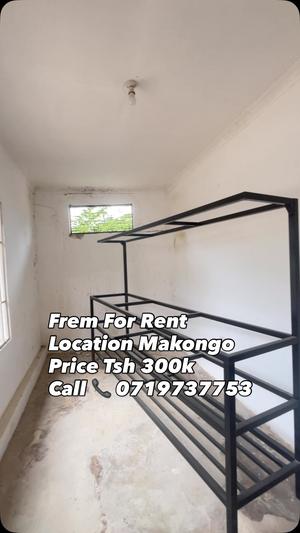 Duka linapangishwa Makongo, Dar Es Salaam