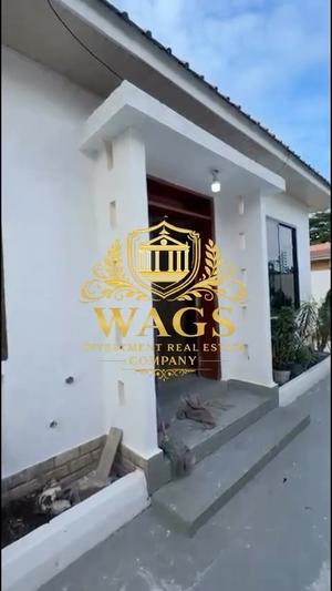 Nyumba ya vyumba vitatu inapangishwa Kinondoni Morocco, Block 41, Dar Es Salaam