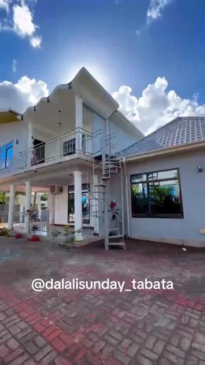 Nyumba ya vyumba vitano inapangishwa Mongolandege, Dar Es Salaam Nyumba ya vyumba vitano inapangishwa Mongolandege, Dar Es Salaam