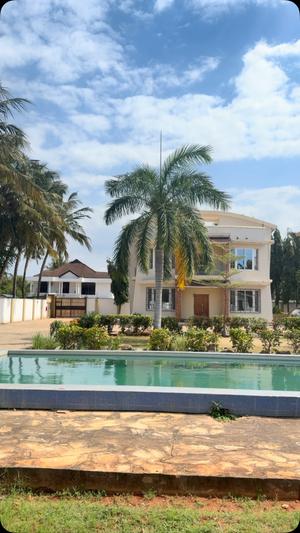 Villa (Furnished) ya vyumba vinne inapangishwa Mbezi Beach, Dar Es Salaam Villa (Furnished) ya vyumba vinne inapangishwa Mbezi Beach, Dar Es Salaam