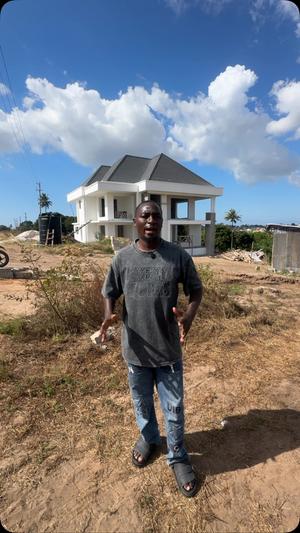 Kiwanja kinauzwa Kibada, Dar Es Salaam (900 sqm) Kiwanja kinauzwa Kibada, Dar Es Salaam (900 sqm)