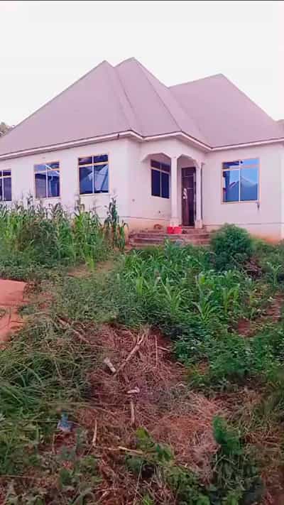 Nyumba ya vyumba vinne inauzwa Buhongwa, Mwanza (1400 sqm)