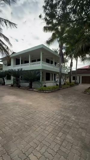 Nyumba ya vyumba vitano inapangishwa Mbezi Beach Kwazena, Dar Es Salaam Nyumba ya vyumba vitano inapangishwa Mbezi Beach Kwazena, Dar Es Salaam