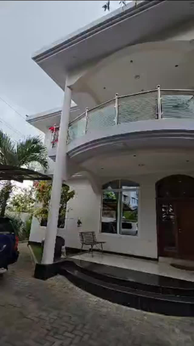 Nyumba ya vyumba vitano inauzwa Mikocheni, Dar Es Salaam