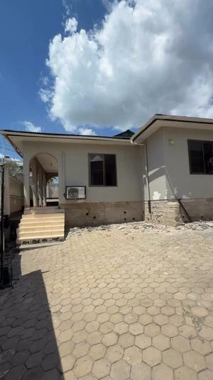 Nyumba ya vyumba vitatu inapangishwa Kijitonyama, Dar Es Salaam Nyumba ya vyumba vitatu inapangishwa Kijitonyama, Dar Es Salaam