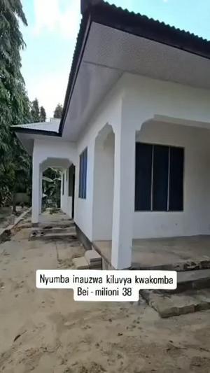 Nyumba ya vyumba vitatu inauzwa Kiluvya Kwakomba, Pwani (400 sqm) Nyumba ya vyumba vitatu inauzwa Kiluvya Kwakomba, Pwani (400 sqm)