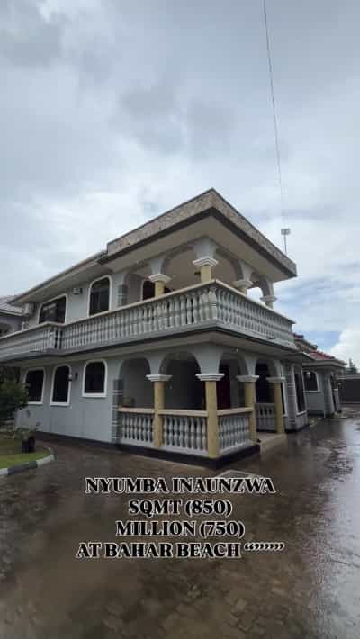 Nyumba ya vyumba vitano inauzwa Bahar Beach, Dar Es Salaam (850 sqm)