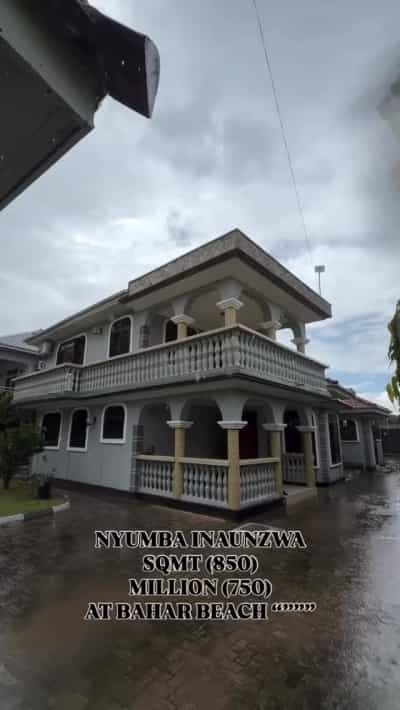 Nyumba ya vyumba vitano inauzwa Bahar Beach, Dar Es Salaam (850 sqm)