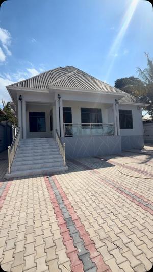 Nyumba ya vyumba vitatu inauzwa Tegeta Masaiti, Dar Es Salaam (500 sqm)