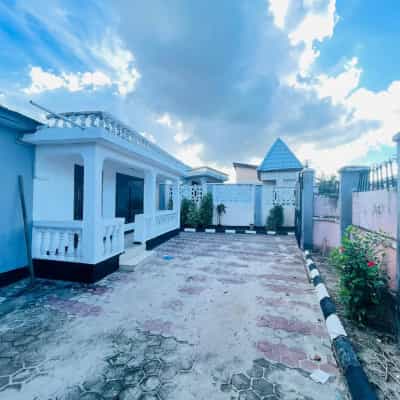 3 Bedrooms House for Rent in UBUNGO EXTENO, Dar Es Salaam