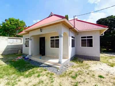 Nyumba ya vyumba vitatu inauzwa Kimara Suka, Dar Es Salaam (584 sqm) Nyumba ya vyumba vitatu inauzwa Kimara Suka, Dar Es Salaam (584 sqm)